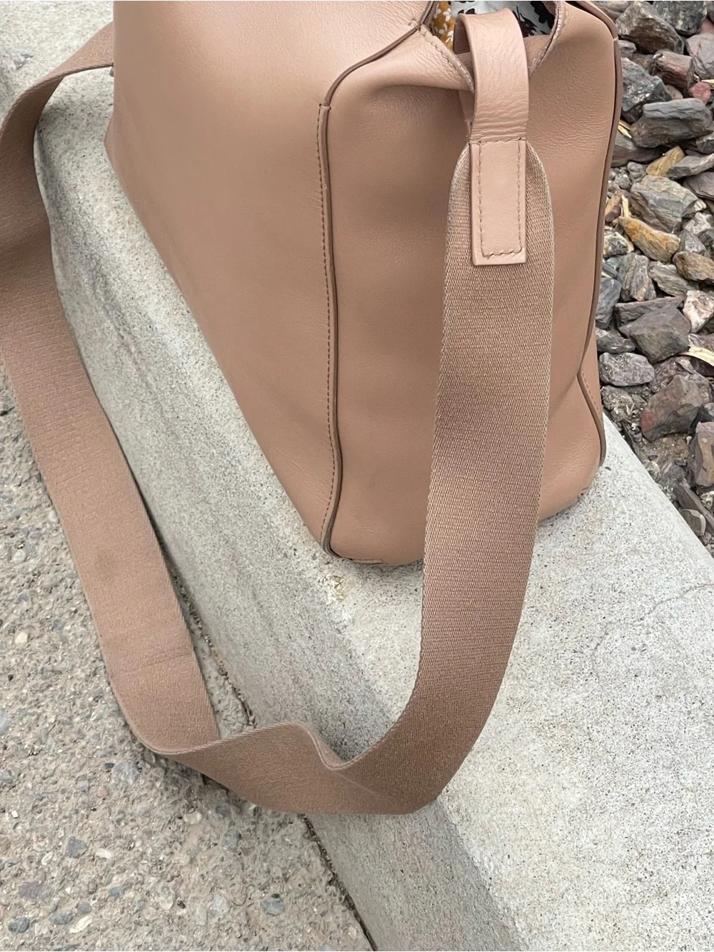 Everlane The Form Bag in Rose/Blush Leather - Made in Italy (Rare & Discontinued